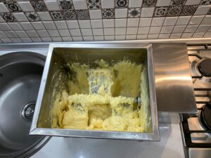 Elektryczna,automatyczna maslenica do zbijania masła
