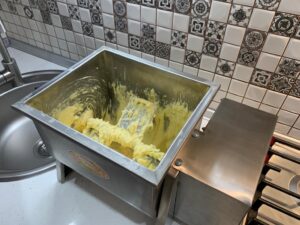 Elektryczna,automatyczna maslenica do zbijania masła